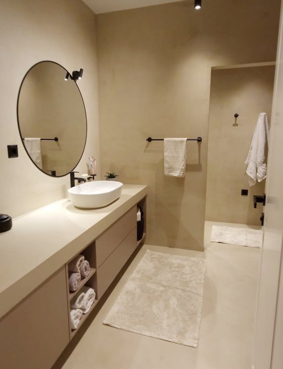 Kupaonica mikrocement Transit pod, classic zid, Tierra Roto, mat