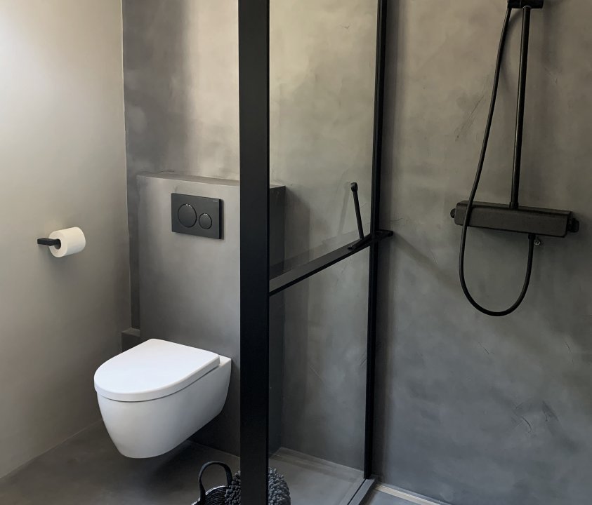 Kupaonica zid Negro Dulce, pod Negro Suave Mikrocement concrete, Efekt i Cement Design